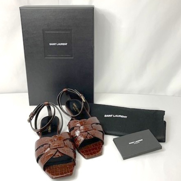 ***NEW TRIBUTE FLAT SANDALS IN CROCODILE-EMBOSSED SHINY LEATHER - Picture 1 of 7